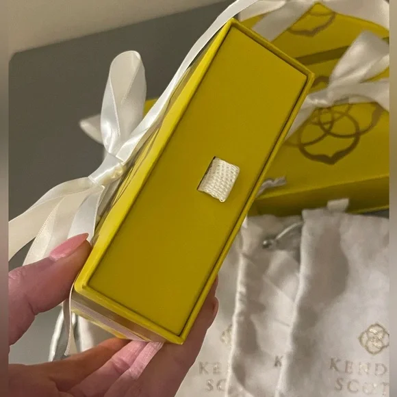 4 Brand New Kendra Scott boxes with ribbons and bags - Picture 5 of 5
